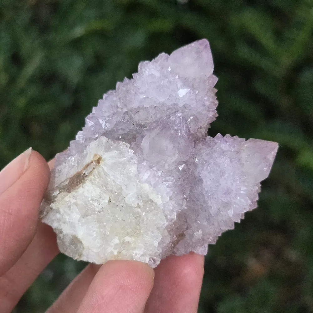 Cactus quartz cluster / люляк аметист кварцов дух модел 15A