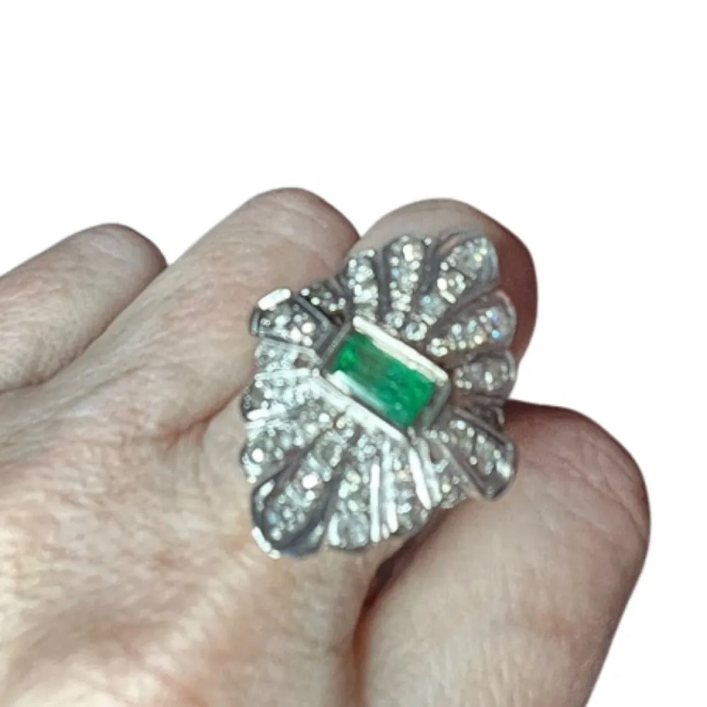 ЗЛАТЕН ПРЪСТЕН В СТИЛ AR DECO С 1 CT ДИАМАНТИ И 1 CT ИЗУМРУД