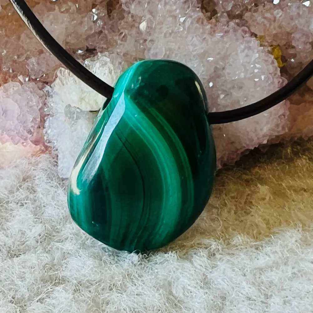 Колие с висулка от малахит DROP