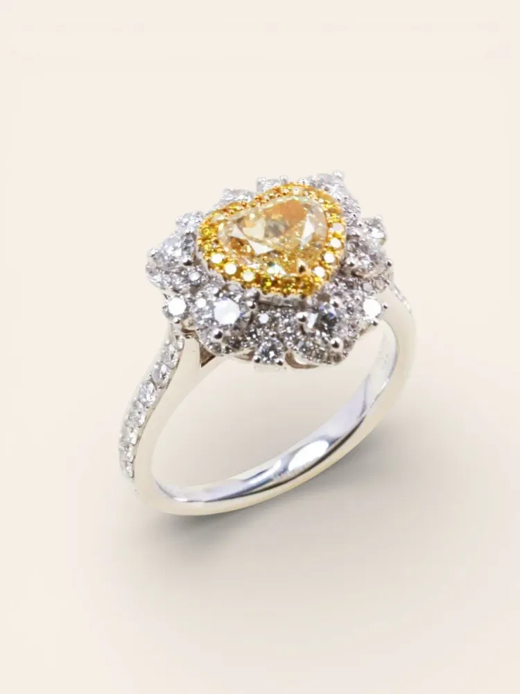 Пръстен с диамант във формата на жълто сърце Fancy Yellow 1 карат, преобразуем в медальон