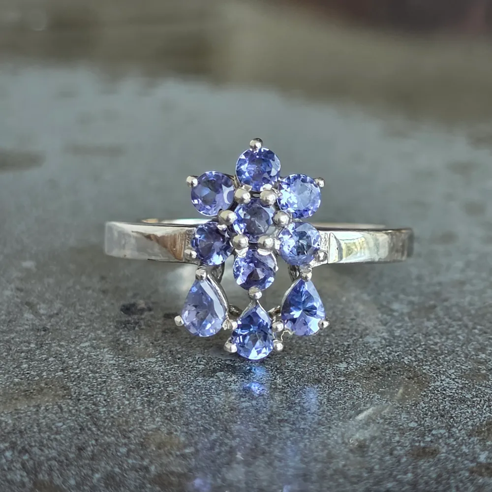 Сребърен пръстен с танзанит | FLOWER 1