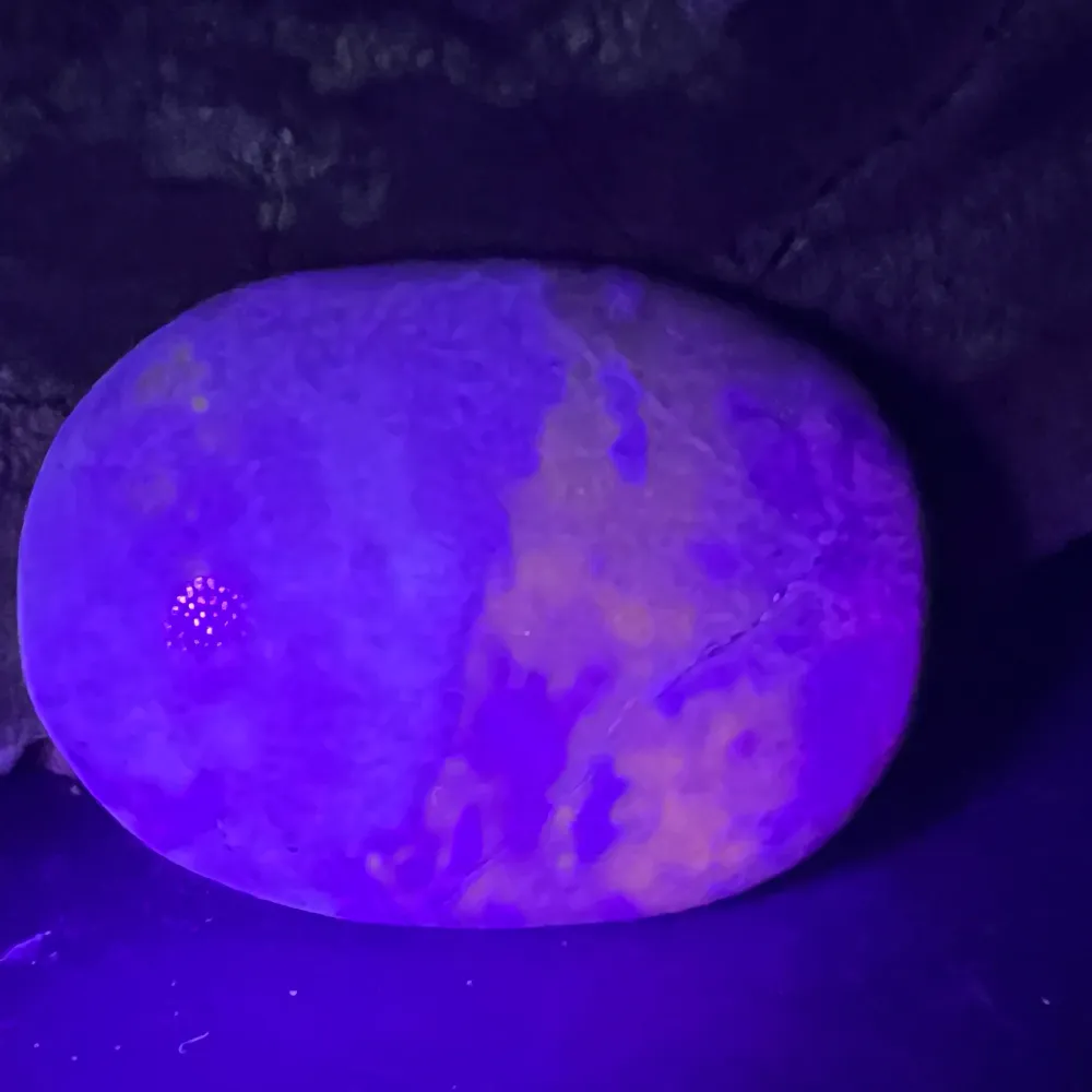 Hackmanit Purple UV реактивен палмстоун M10
