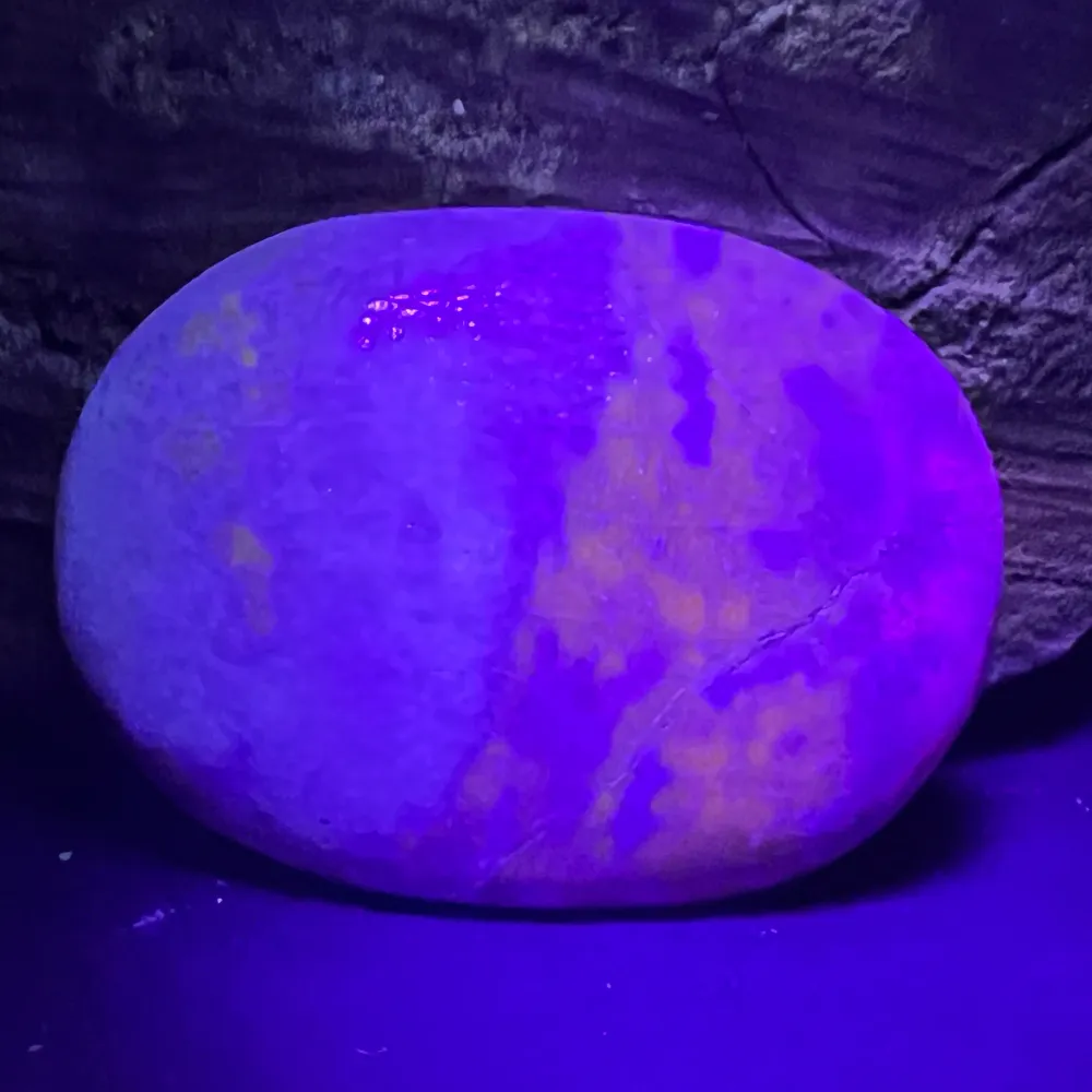 Hackmanit Purple UV реактивен палмстоун M10