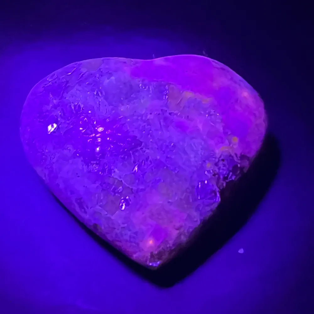 Heart hackmanit UV реактивен M8