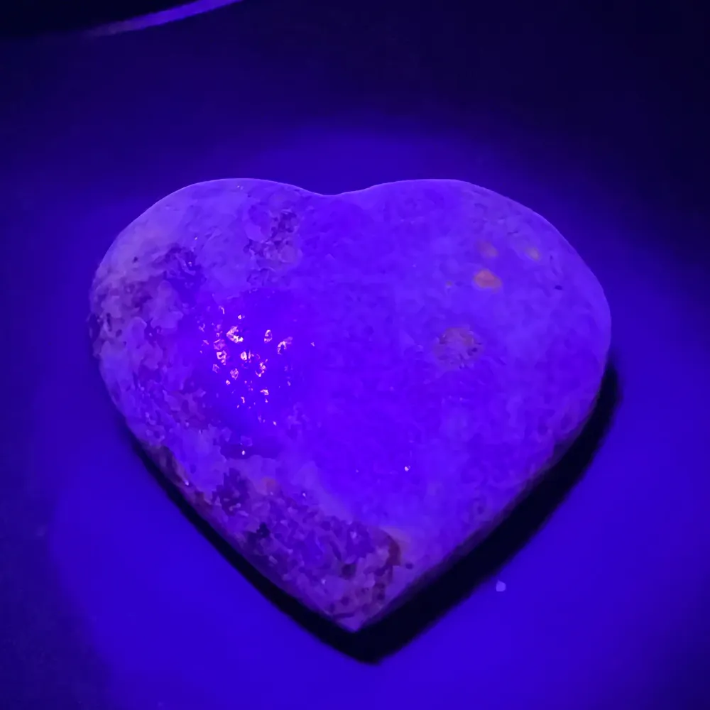 Heart hackmanit UV реактивен M8