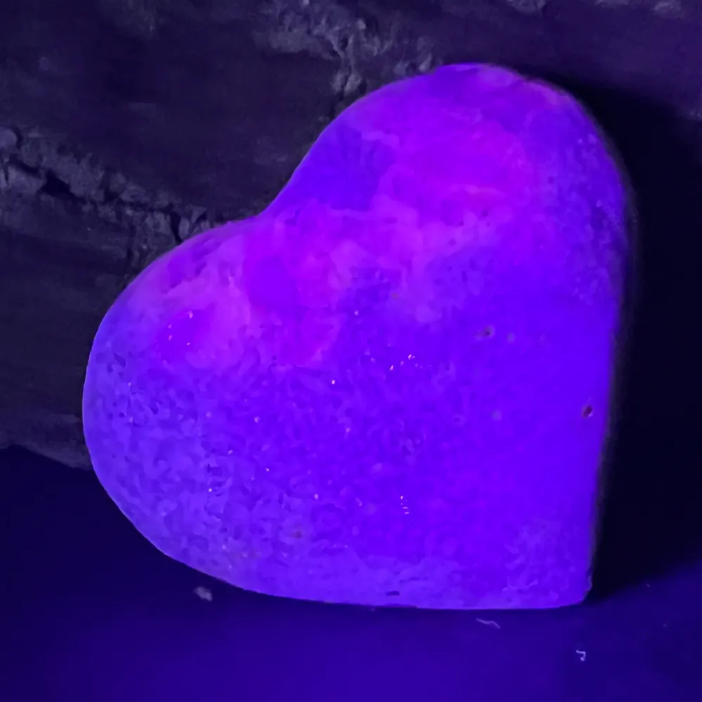 Heart hackmanit UV реактивен m5
