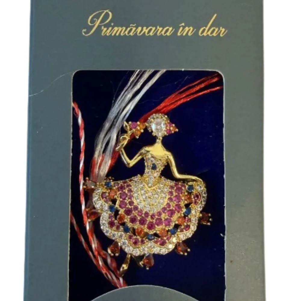 Martisor cu Brosa Placata cu Aur 24K, Jolie, Ambalaj Carton cu Design, Material Metal, Model Balerina, Dimensiune Brosa 2....