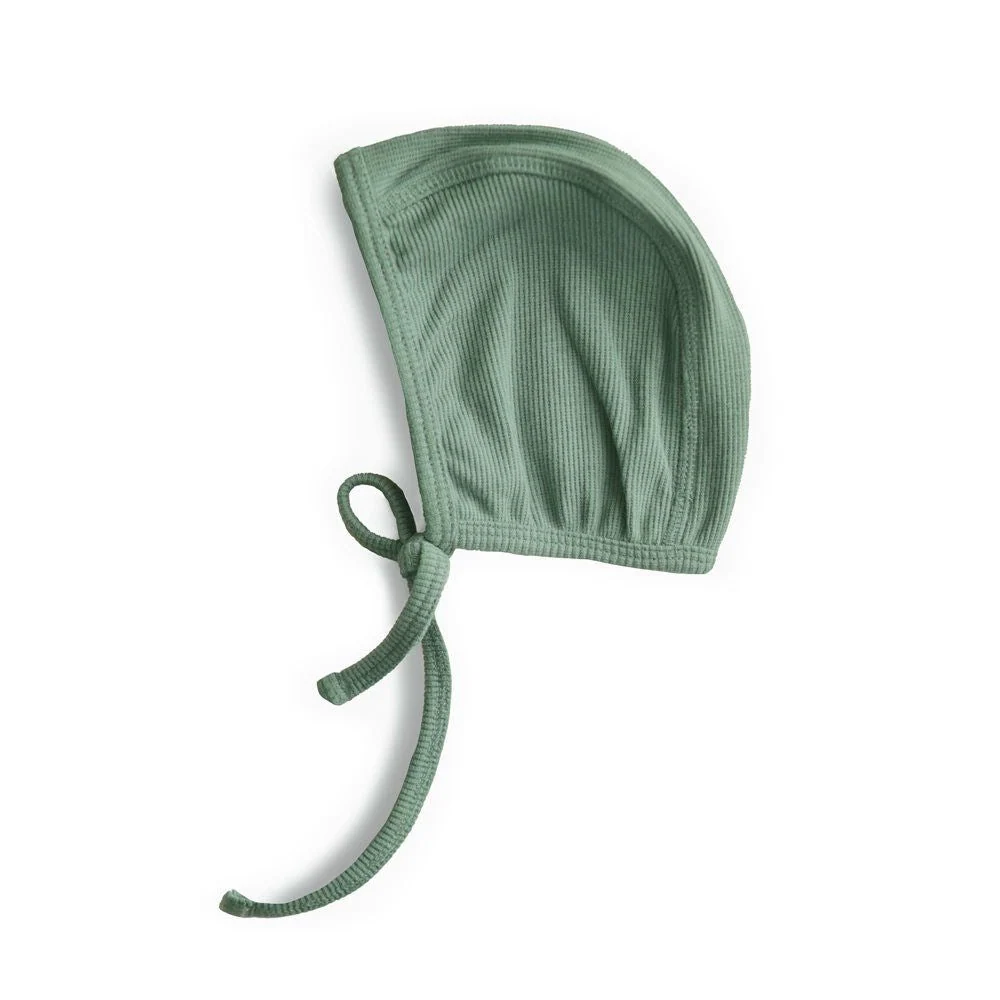 Mushie Шапка с козирка за новородени Roman Green