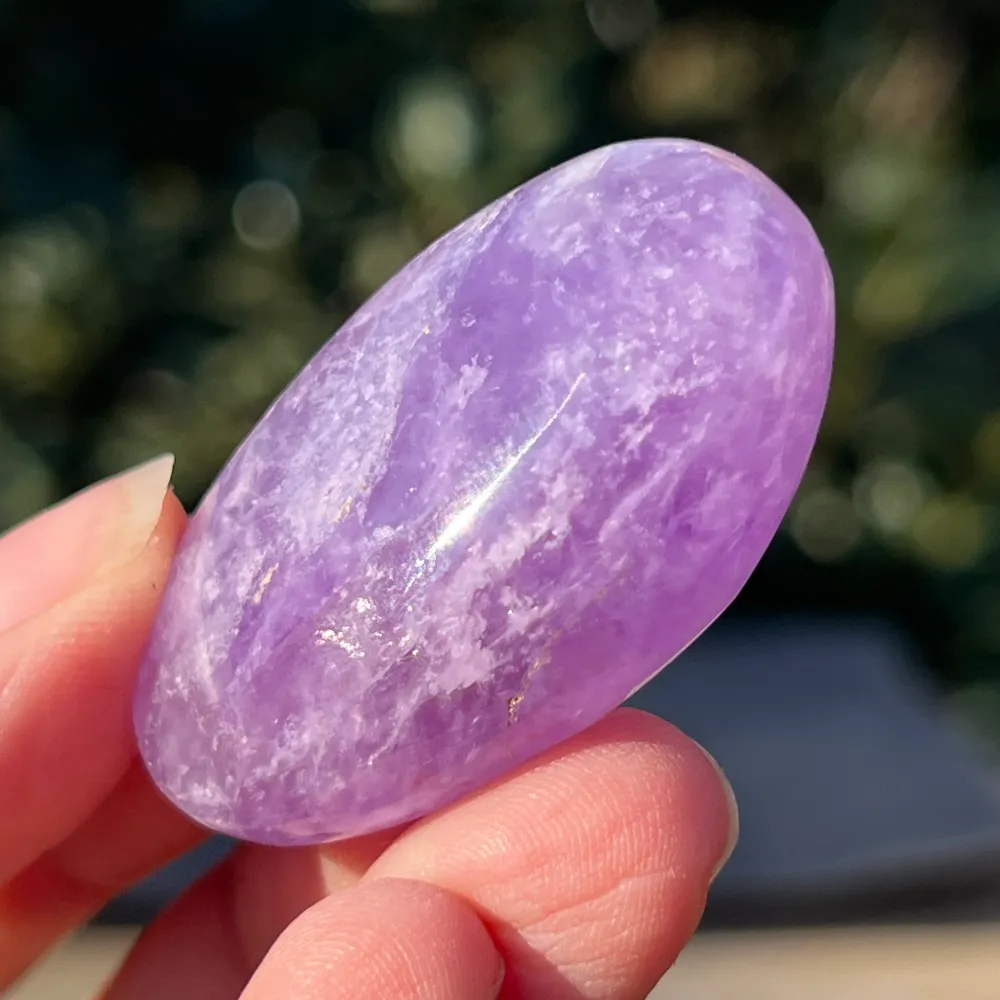 Аметист търкулан palmstone (от Мадагаскар) модел 31