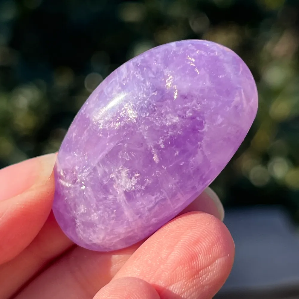 Аметист търкулан palmstone (от Мадагаскар) модел 31