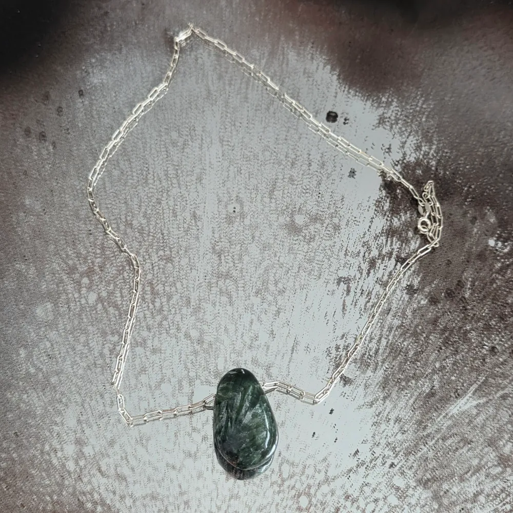 Колие с серафинит модел SILVER DROP