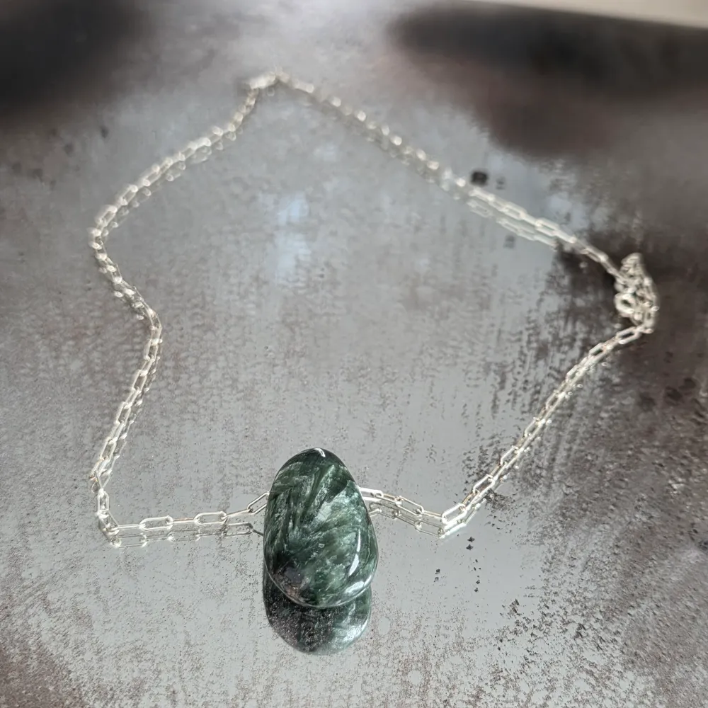 Колие с серафинит модел SILVER DROP