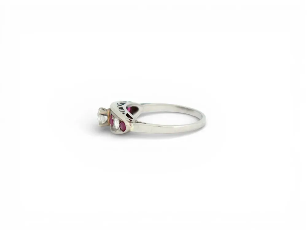 арт деко пръстен t54 инкрустиран с диаманти 0.45ct & рубини 0.25ct от бяло злато 18k