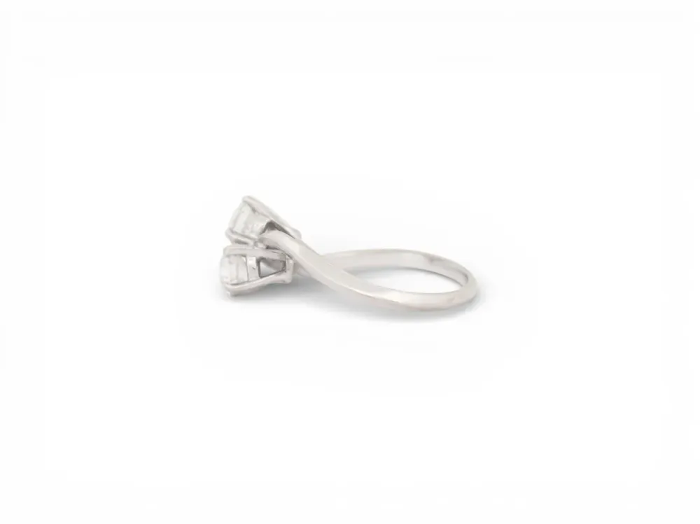 пръстен с инкрустирани Toi & Moi 2 диаманта 0.95ct t53 от бяло злато 18k 3g