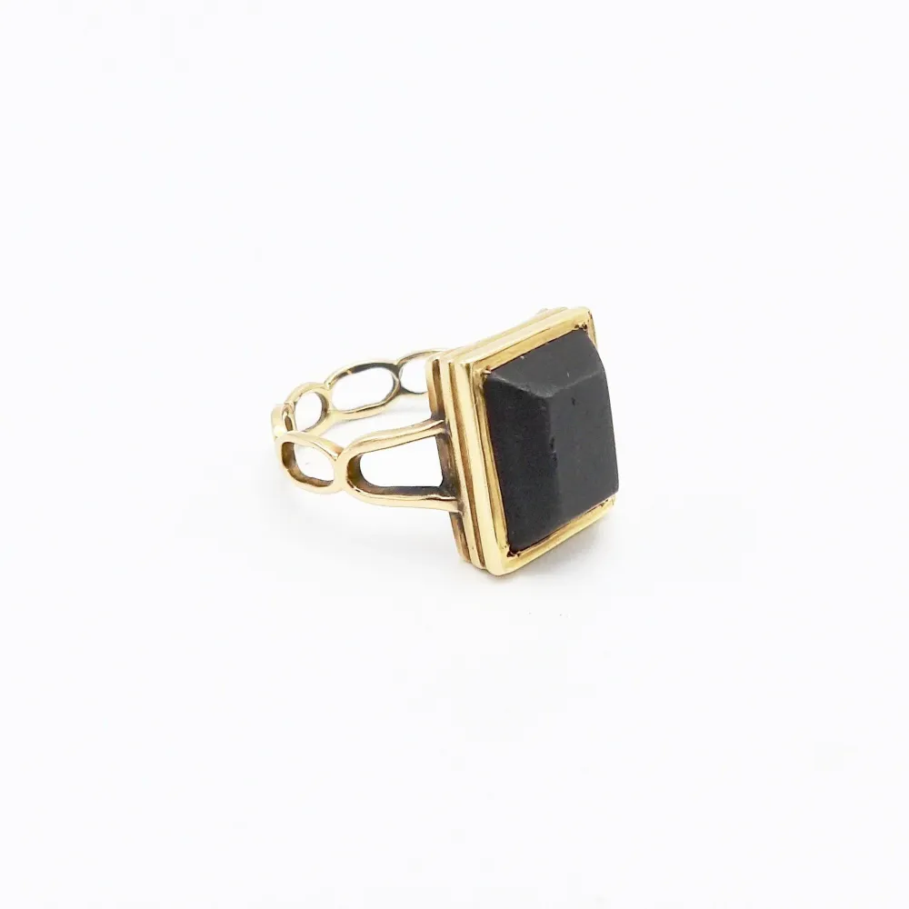 Викториански пръстен - Touchstone от 18-каратово жълто злато и черен камък
