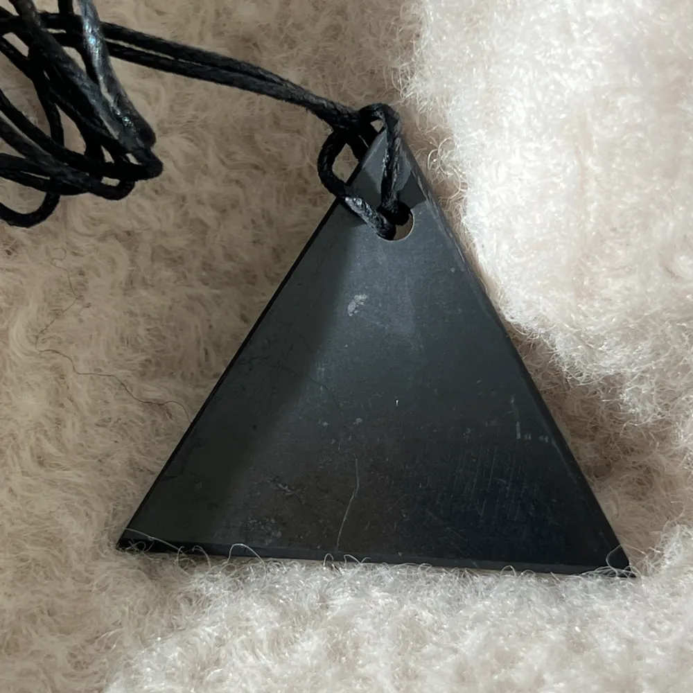 Мъжки шунгитов медальон Triangle
