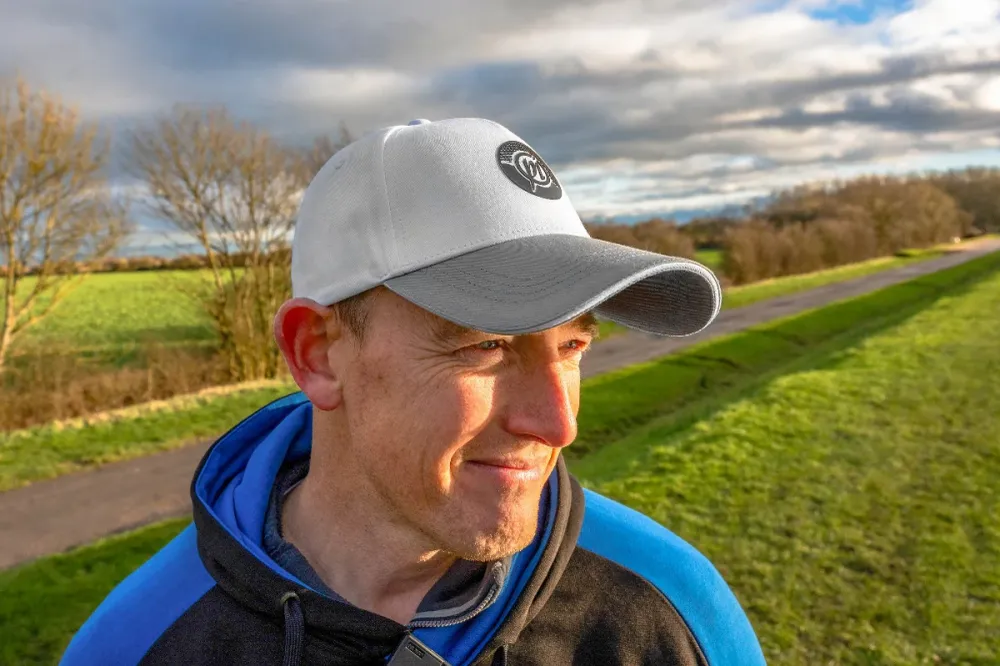 WHITE PI LOGO CAP - π